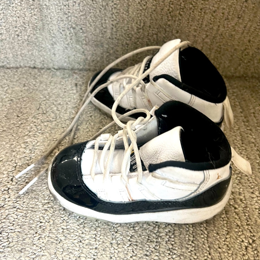 Jordan 11s